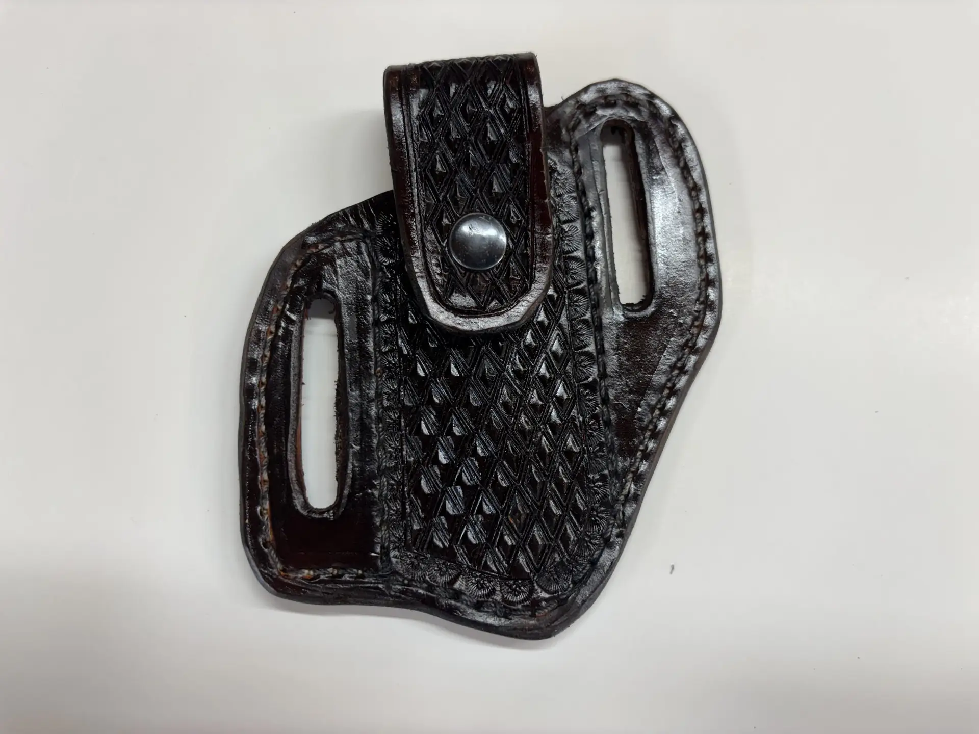 Small pancake knife sheath “W” retaining strap brown diamond pattern